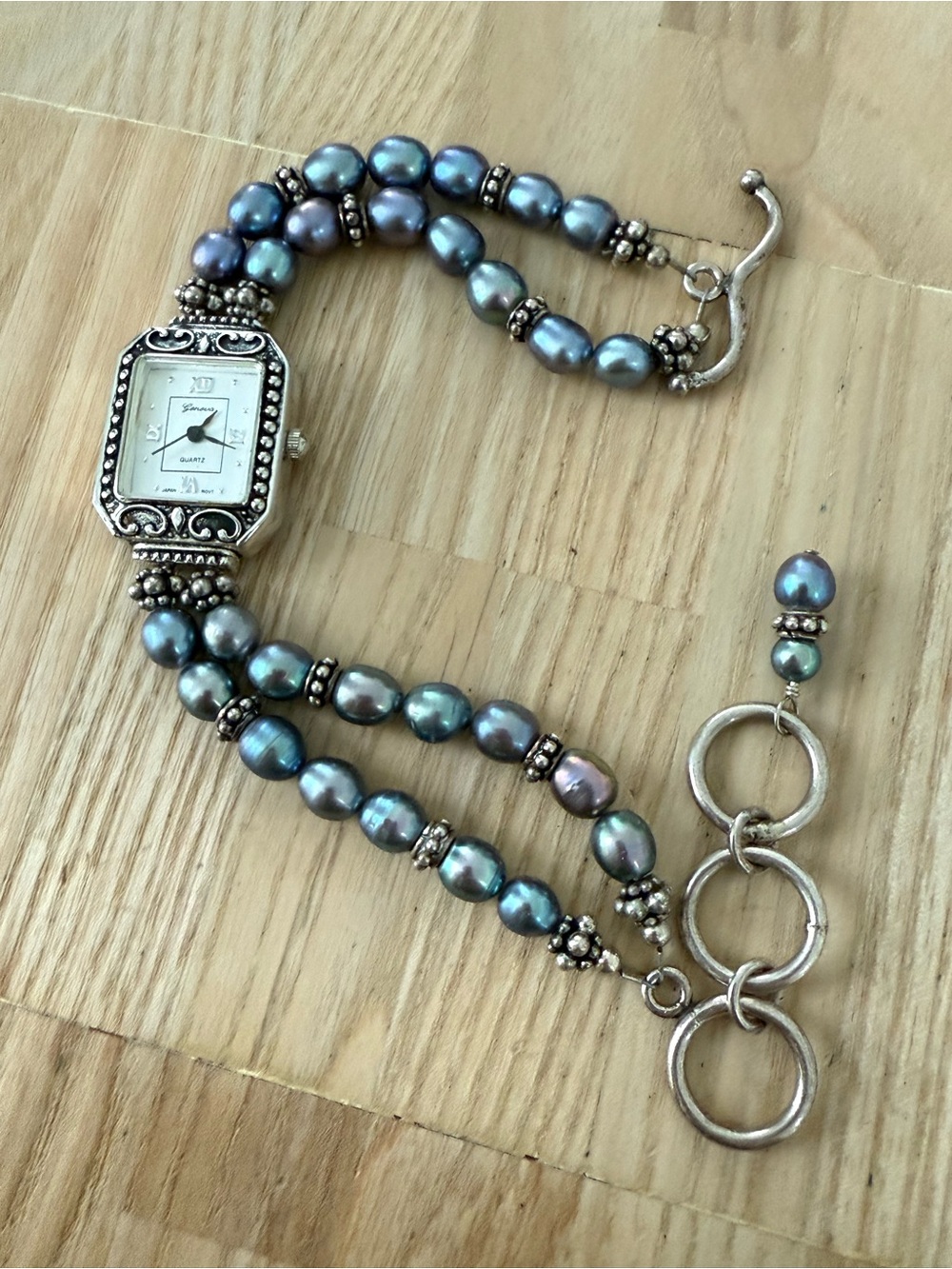 Geneva ladies silver tone pearl bracelet watch NEW BATTERY